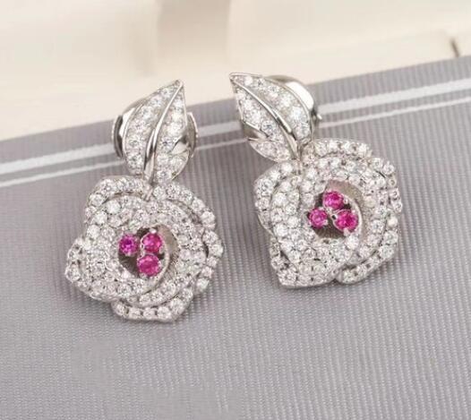 

New 2023 Fashion T-shirt Brand Quality Gifts For Anniversary Jewelry Earrings For Women Rose Flower Wedding Engagement Ear Stud красный