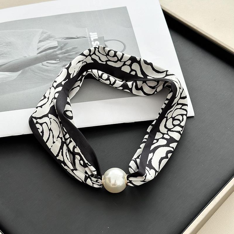 Pearl magnetic buckle small silk scarf women's lazy neck protection spring new versatile high-sense magnetic buckle necklace scarf
