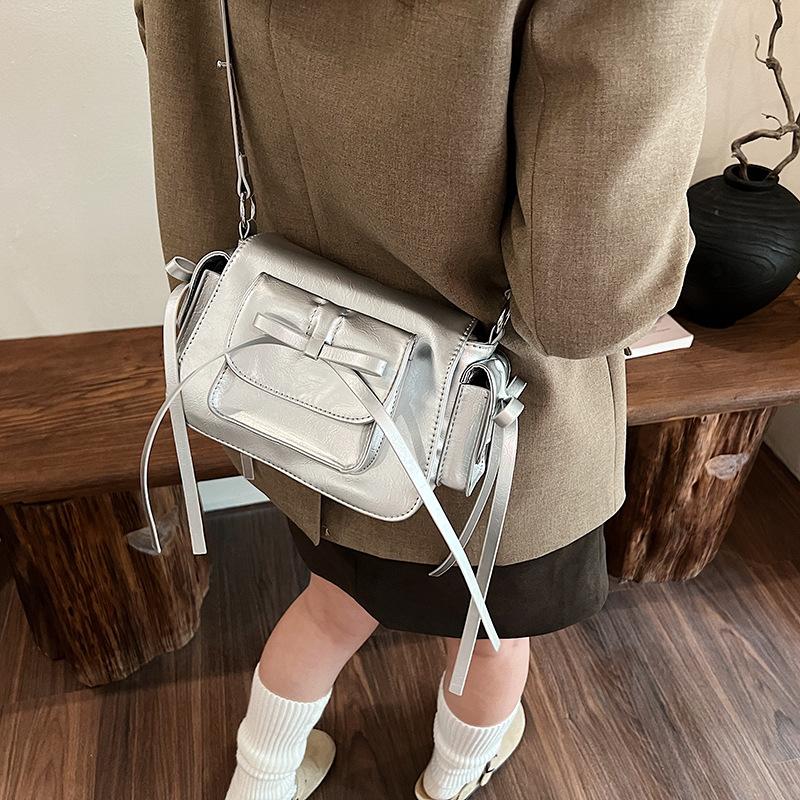 2025 autumn new bow shoulder armpit bag niche high-end commuter portable shoulder crossbody small square bag