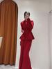 Elegantes chinesisches Strickrock-Set in Rot: Schickes Herbst-/Winter-OOTD