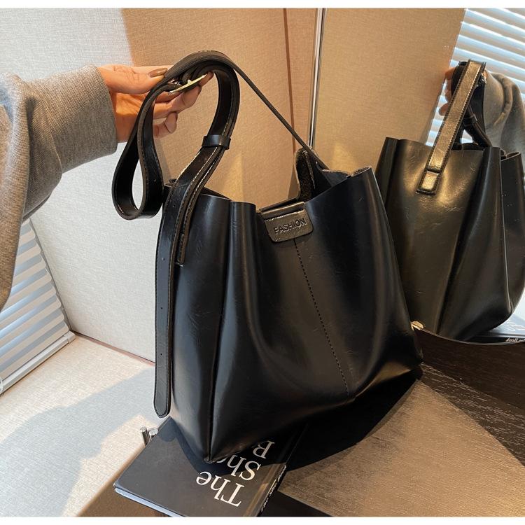 

Модные женские сумки, сумки через плечо, нишевые модели, универсальные новые сумки-мессенджеры, практичные, простые, атмосферные и легкие для выхода в свет чёрный