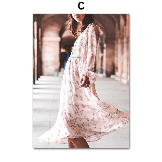 Nordycki Liść Samochód Kawiarnia Uliczna Dziewczyna Obcasy Różowy Kwiat Plakaty i Druki Obraz na Płótnie Ścienne Obrazy Ścienne do Dekoracji Salonu