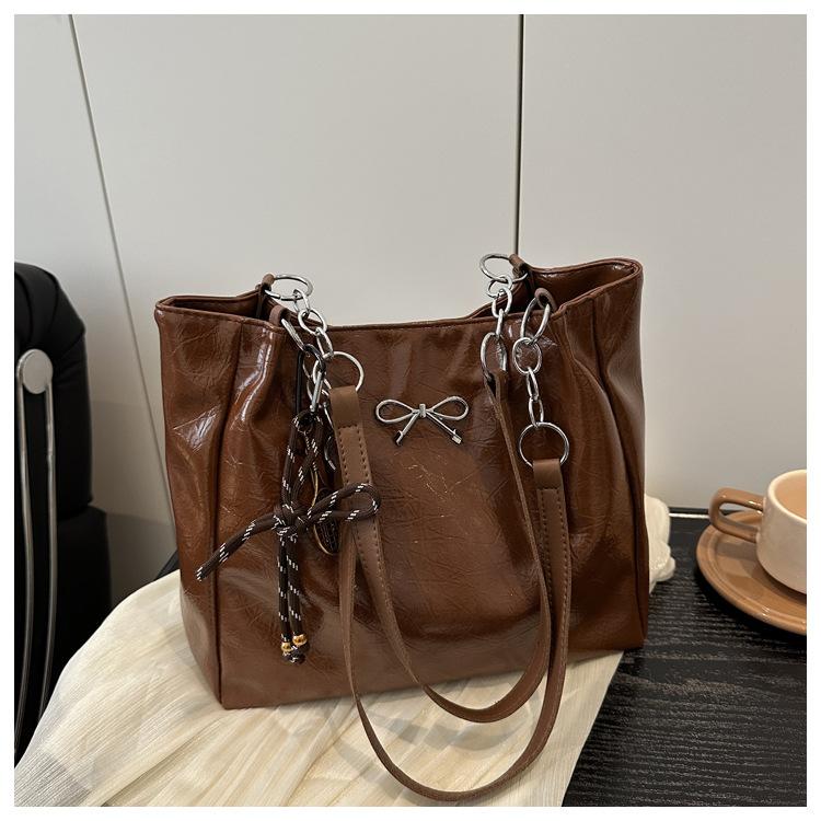 

Нова жіноча ретро повсякденна модна трендова сумка-тоут великої місткості через плече під пахвою з підвіскою для жінок