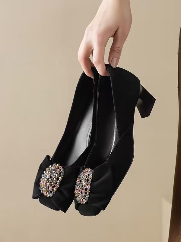 

Туфли-лодочки в стиле сяосянфэн, женская обувь, толстый каблук, квадратный носок, высокие каблуки, бант, французские стразы, туфли Мэри Джейн, нишевые женские туфли-лодочки 34 чёрный