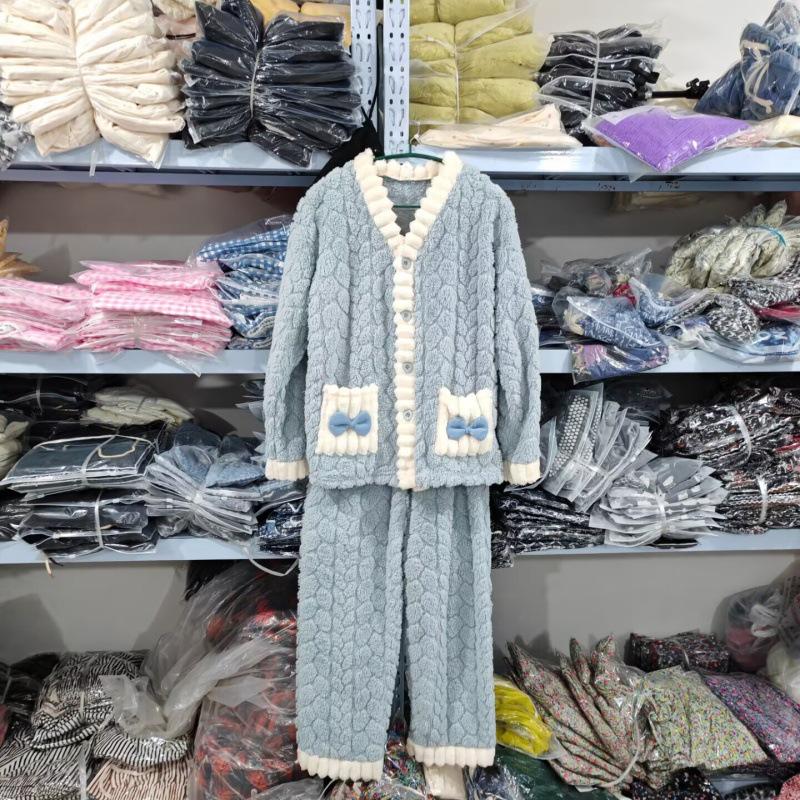 Women's Sweet Style Coral Fleece Pajamas Set with Rabbit Head Jacquard and Bowknot, Thickened for Autumn and Winter 2025.
