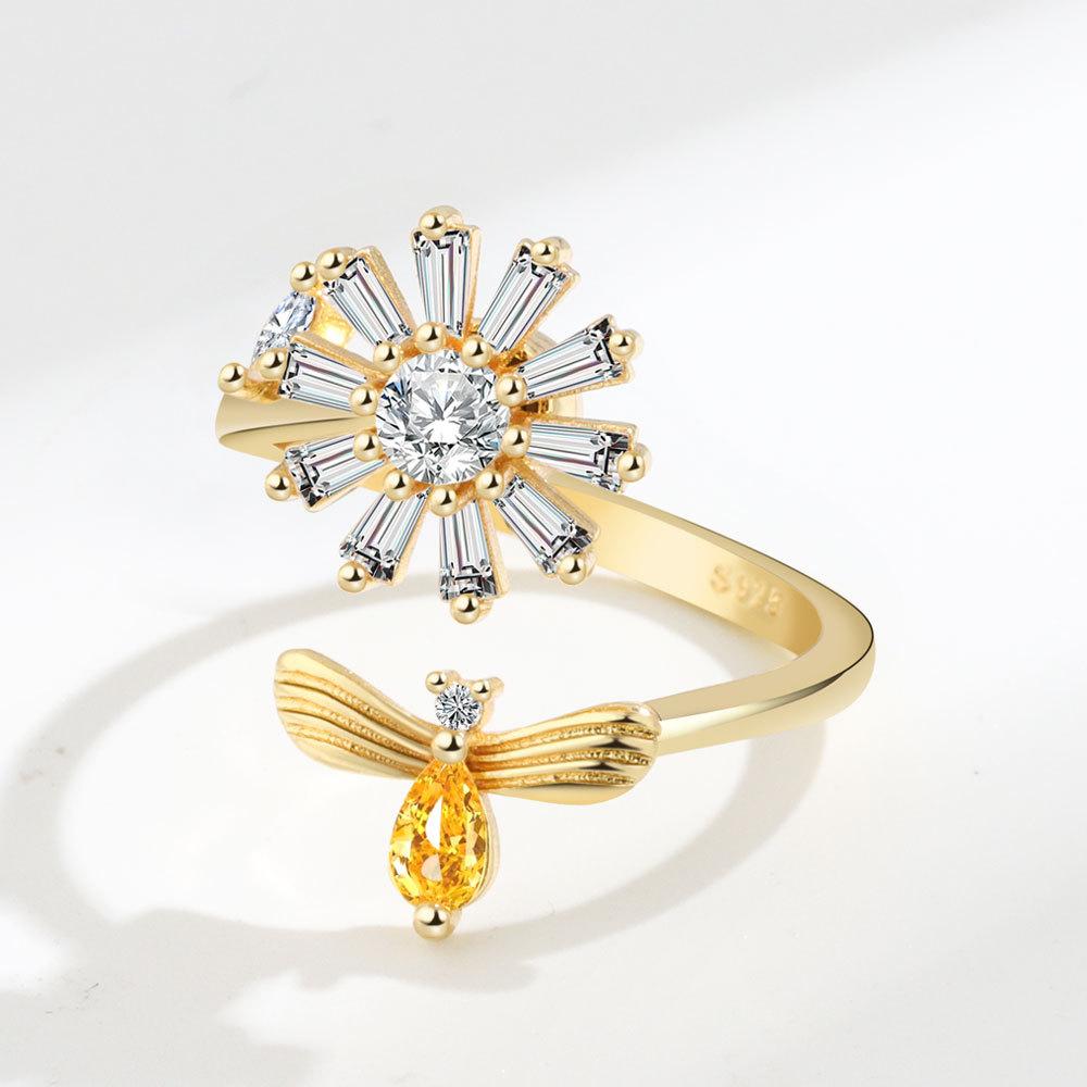 

Adjustable Sunflower Spinner Ring With Diamonds Simple Versatile Stress Relief Fashion Band For Women And Men Adjustable opening золотой