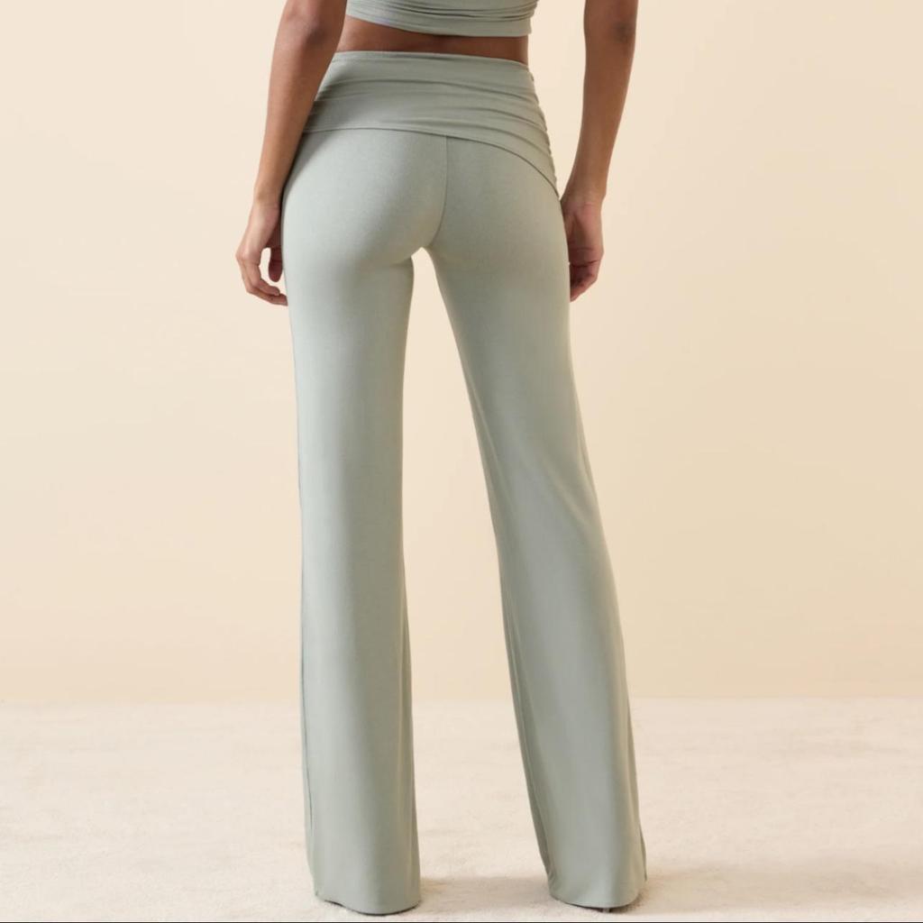 Pantaloni de Yoga Evazați cu Talie Înaltă pentru Femei Regina: Subțiere, Respirabil, Nud, Stil Fitness European și American