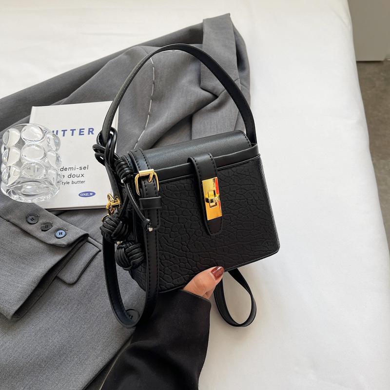 Ielgy Summer All-Match Messenger Bag Fashion Portable Bucket Bag
