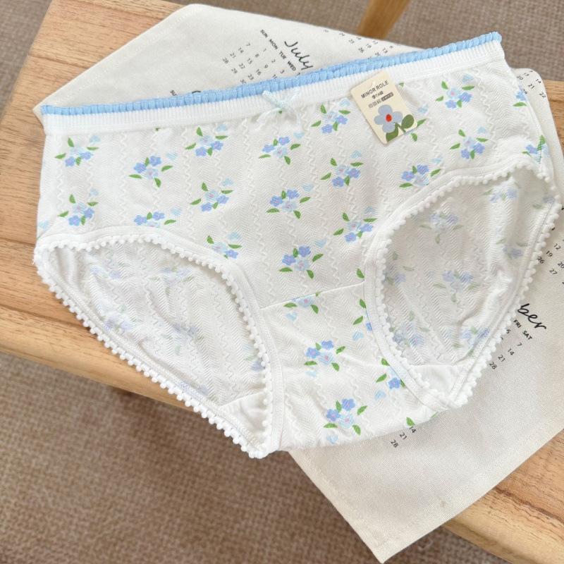 Women s Summer Sweet Floral Anti-bacterial Breathable Skin Friendly Mid Waist Briefs M