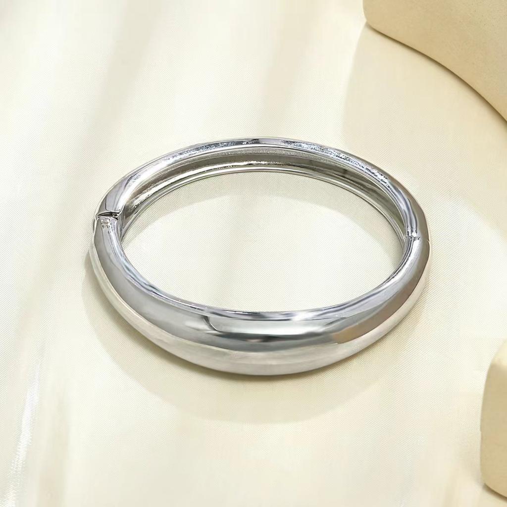 Europese en Amerikaanse eenvoudige metalen sfeer onregelmatige cirkel glanzende armband armband mode forensische hoge sfeer niche sieraden vrouwen