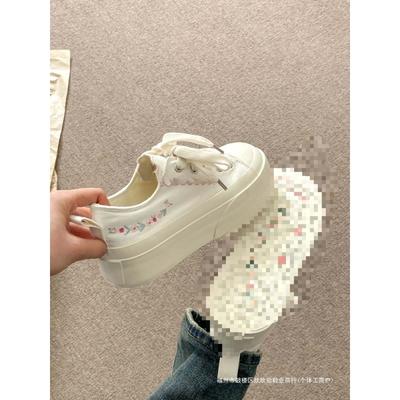 Sommer dünne atmungsaktive dicksohlige Canvas-Schuhe Damen 2 neue bestickte vielseitige weiße Schuhe Freizeitschuhe