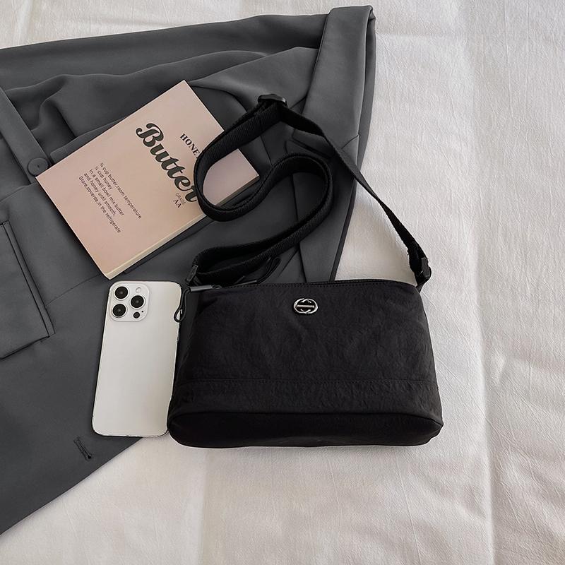 Multi-layer large-capacity lightweight and simple solid-color fashiable single-shoulder versatile casual sports crossbody bag