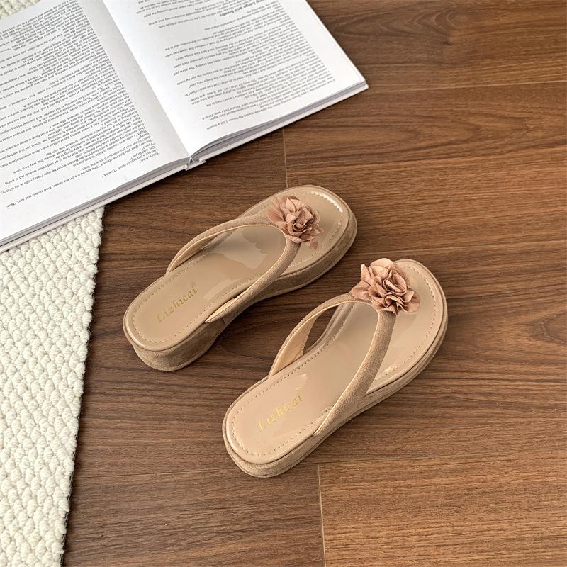

2025 summer new Korean version square head suede thick bottom casual muffin bottom flip-flops women s fashion flower cool slippers 35 хаки