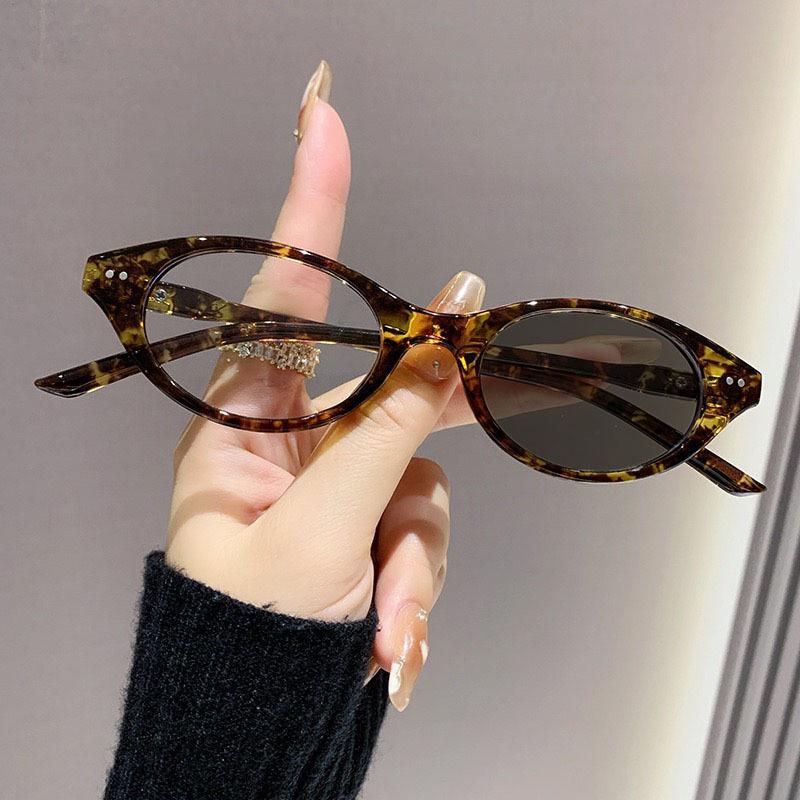 Women New Stylish Photochromic Reading Glasses Small Oval Frame Outdoor Color Changing Anti Blue Light Far Sight Eyeglasses