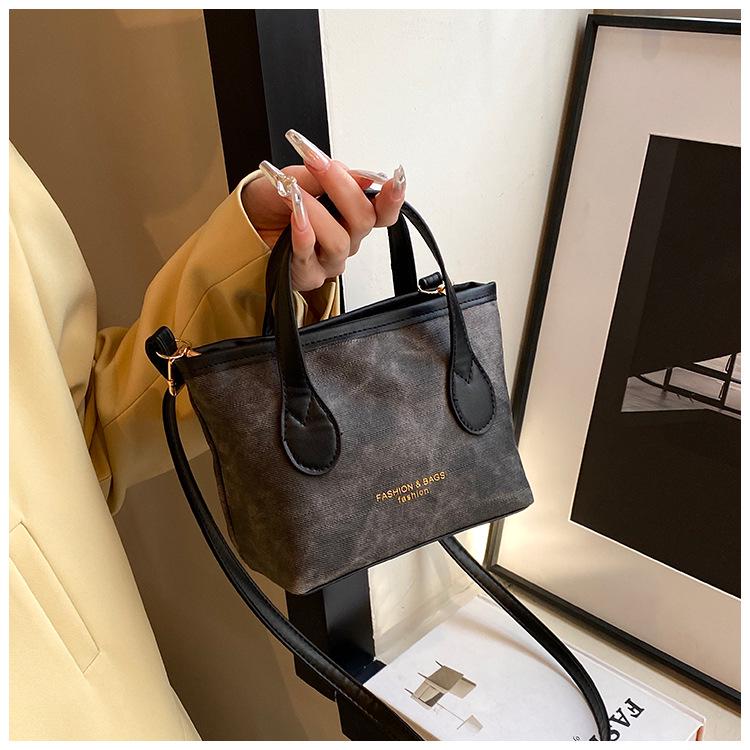 

Niche High-End 2025 Autumn Large-Capacity Shoulder Tote: Versatile Casual Crossbody Bucket Bag чёрный