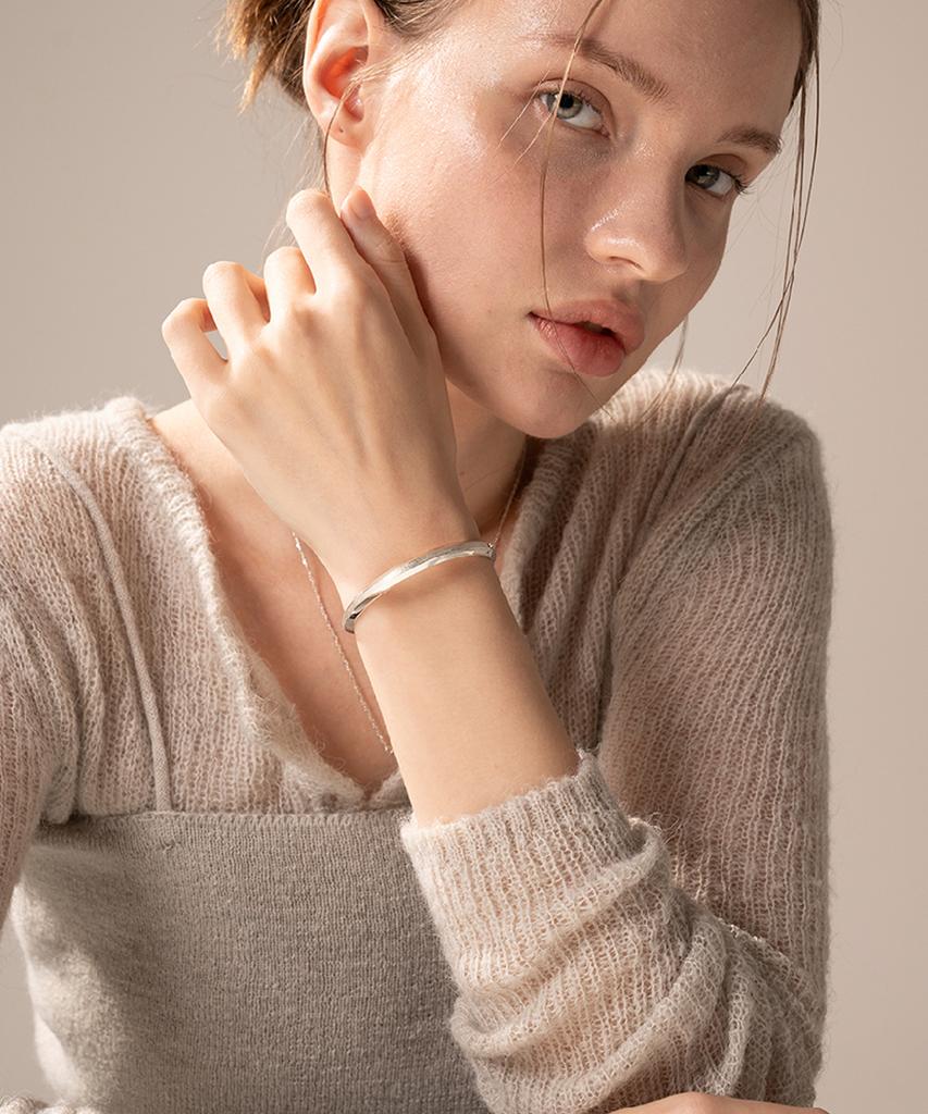 Jnui Slant Bangle Bracelet Silver 16-17Cm