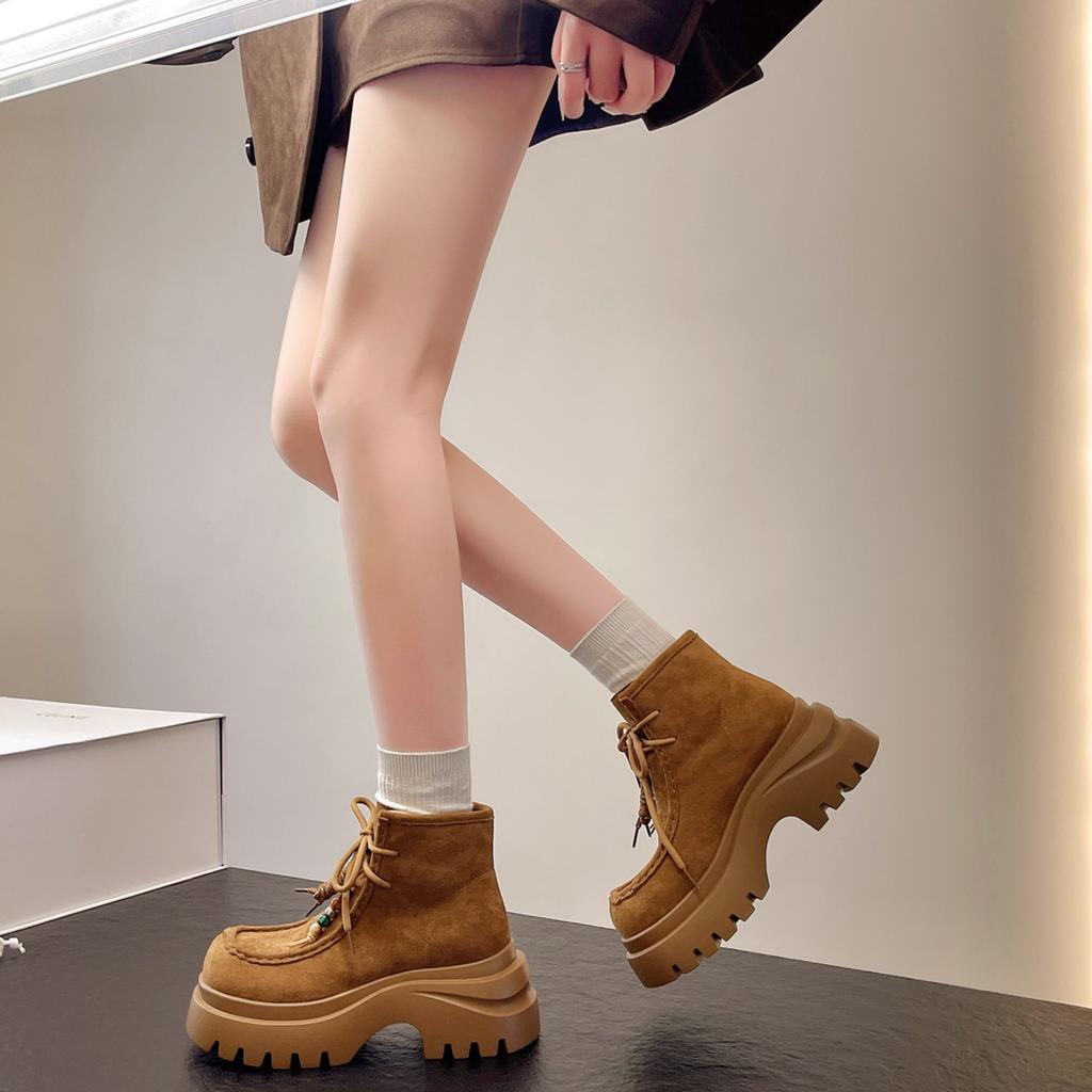 Dicksohlige, temperamentvolle Kurzstiefel für Damen 2025 neue Mode, vielseitige koreanische Version, lässige Retro-Martin-Stiefel für Damen, die nicht müde machen