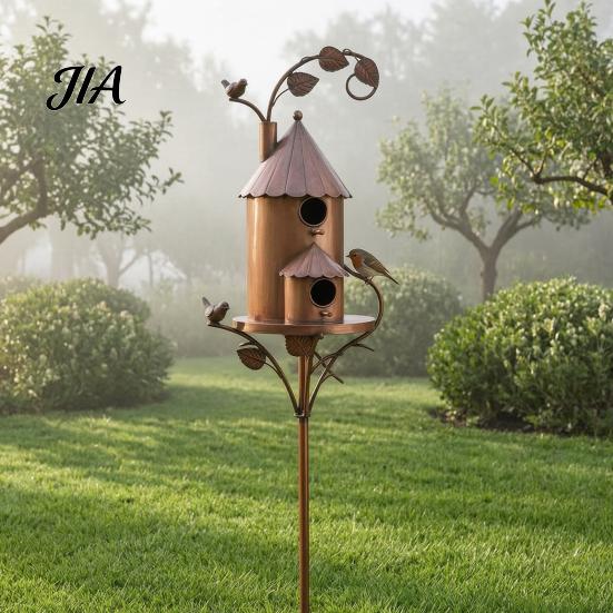 Estación de Pájaros Rústica Casa de Metal Estacas para Jardín, Decoración Comedero, Regalo Resistente a la Intemperie para Amantes Decoración de Arte en Hierro Césped Exterior Jardín Macizo Decoración Salvaje