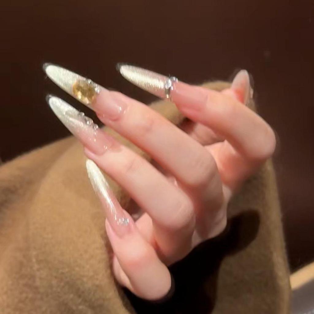 Luxurious Cat Eye Detachable Nail Art: Handmade, High-End, Super Shiny Wearable Tips