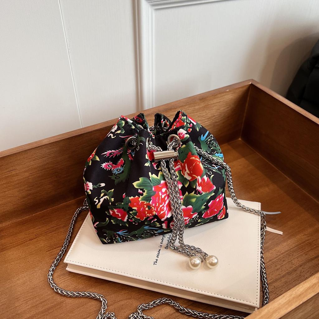 Single Shoulder Bag for Women Large Flower Fashion Large Capacity Chain Crossbody Bag Handheld Bucket Bag