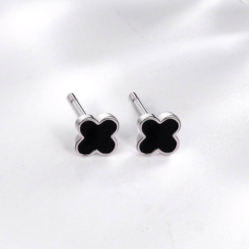 Clover Enamel Stud Earrings: Women's Korean Cold Style Small Flower Mori Student Fashion