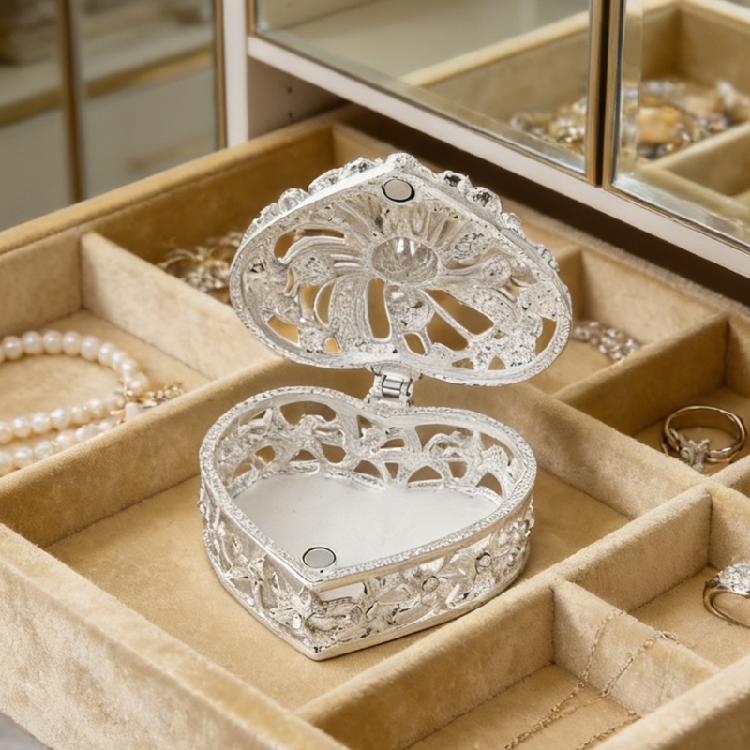 Heart Shape Rings Earring Storage Container With Gemstones And Pearls Decoration