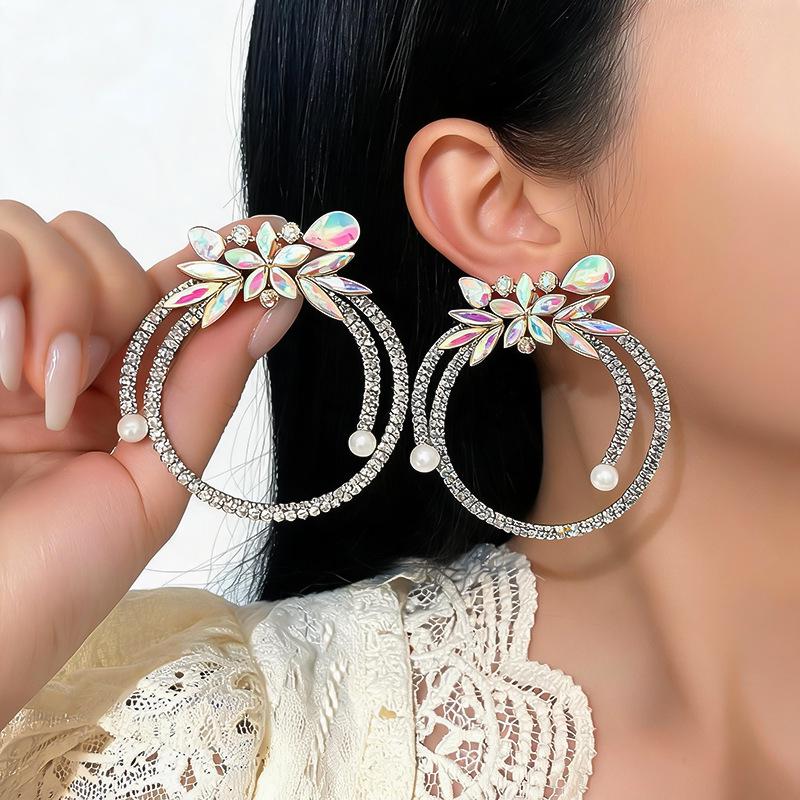 Exquisite Rhinestone Flower Stud Earrings: European & American Style, Silver Needle, Luxurious High-End Design, Niche Appeal for Women