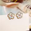 Cute Small White Flower Earrings for Women Party Golden Acrylic Plant Floral Stud Earrings Wedding Party Elegant Korean Jewelry