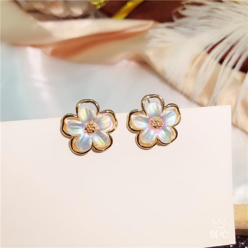 Cute Small White Flower Earrings for Women Party Golden Acrylic Plant Floral Stud Earrings Wedding Party Elegant Korean Jewelry