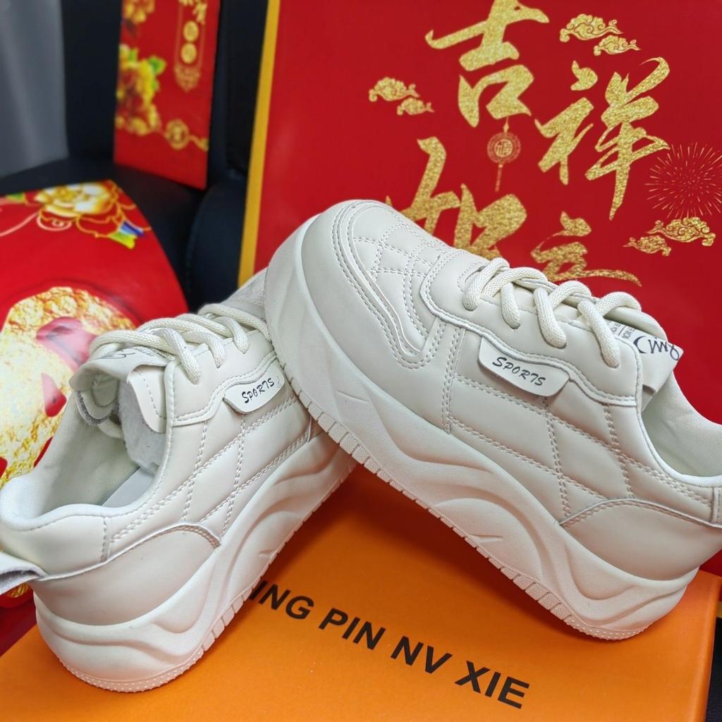 The New Explosion of the Season, College Style Literary and Artistic Women's Shoes, Thick Baseplate Shoes, Versatile Casual Sports Shoes, Students,