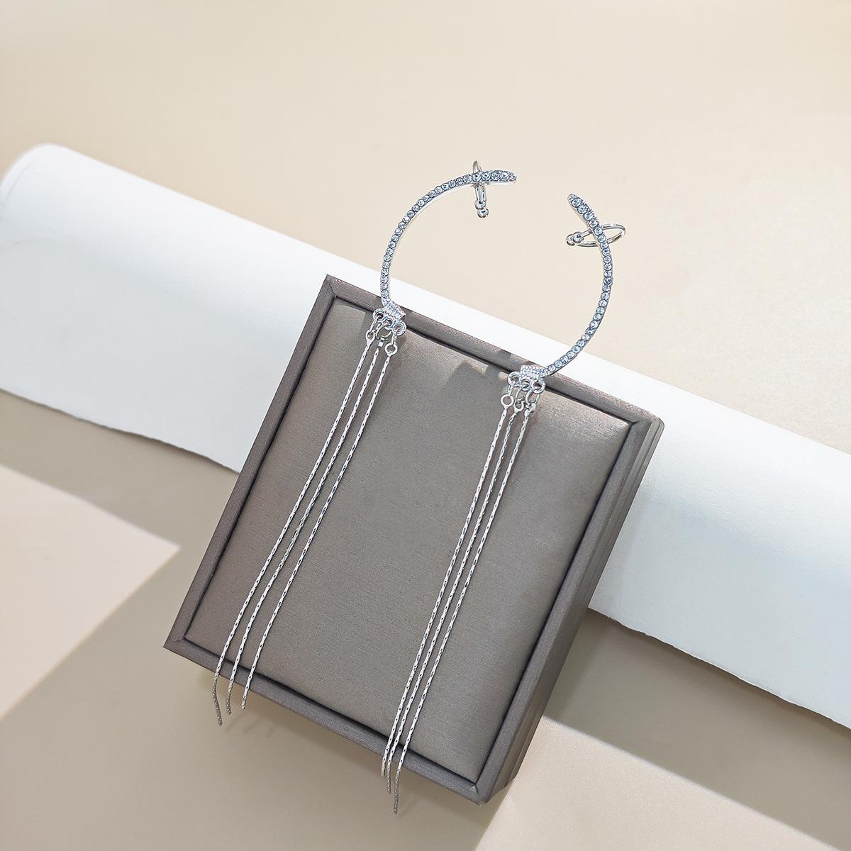 

Серьги-кисточки с корейским изгибом «Серебряная игла» с бриллиантовыми пусетами - Легкая роскошь, женские клипсы для ушей.