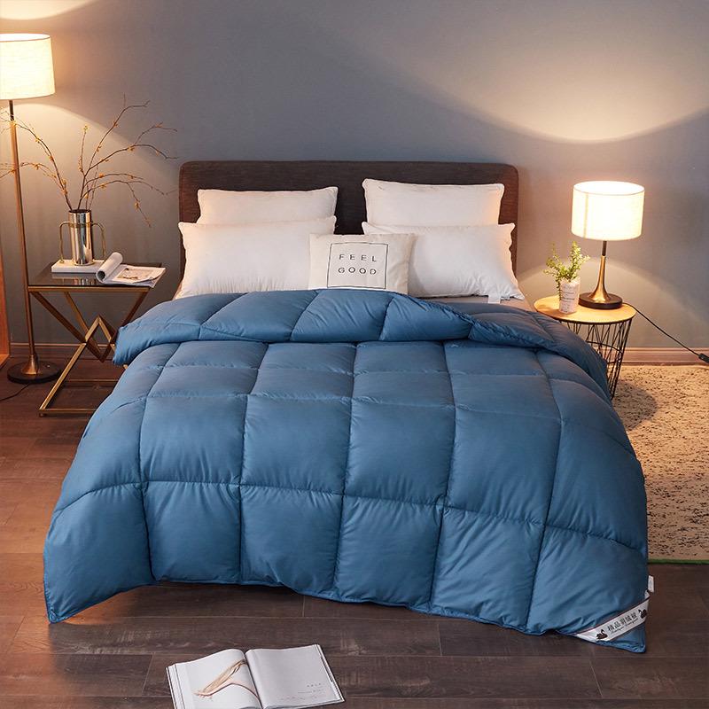 Feather Velvet Quilt: Breathable Comforter for All Seasons - Ideal for Dorms, Hotels, and Guest Houses