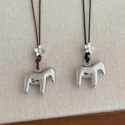 New Funny Smooth Surface Metallic Cartoon Horse Flower Pendant Necklaces for Women Long Adjustable Wax Rope Chain Chokers