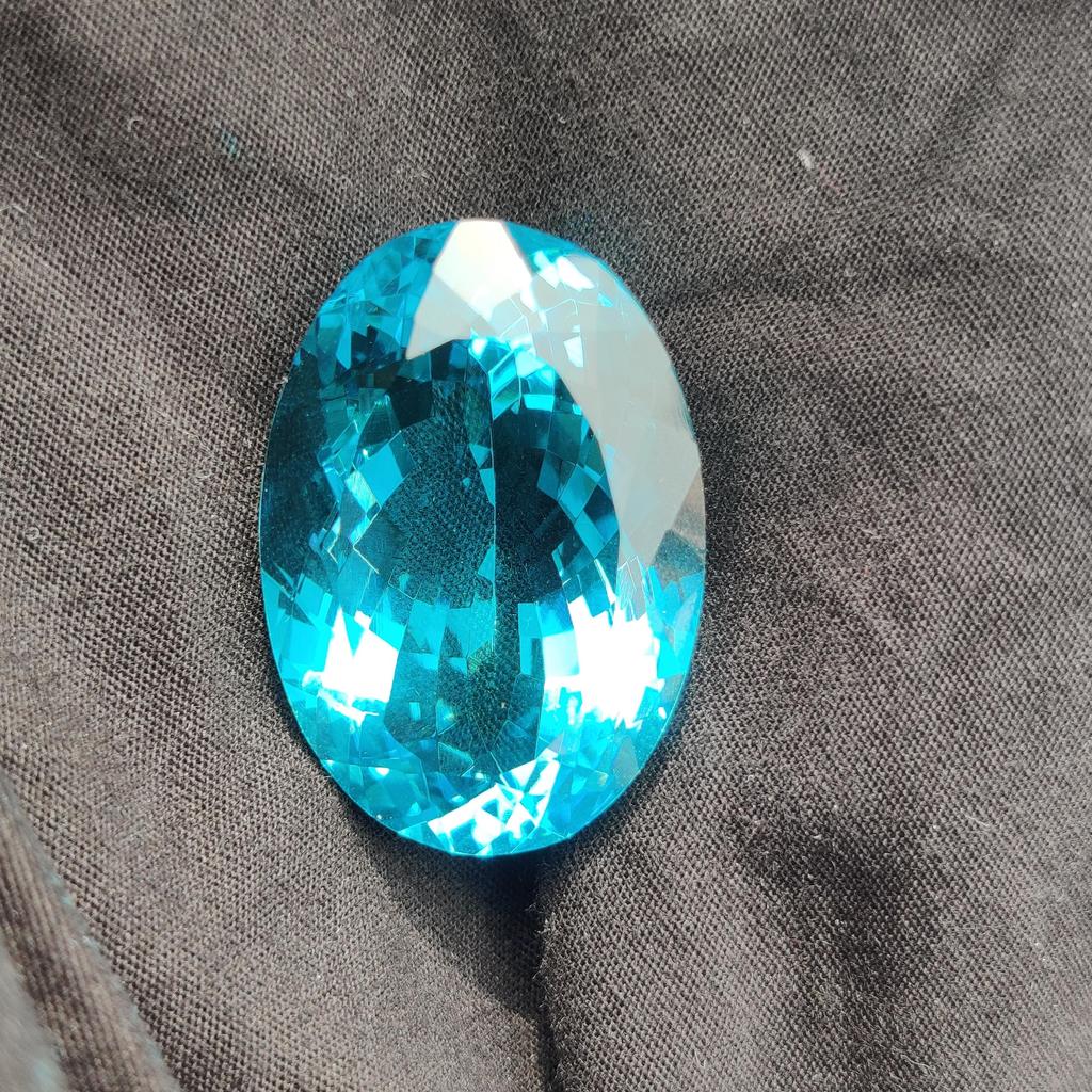 Großer Anhänger zur Herstellung Himmelblauer Topas Farbton Ovalschliff Glasstein, 48,25 Karat, 30x21x14 MM Größe.