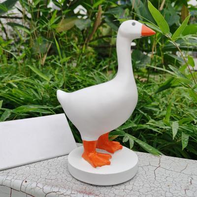 Magnetic Goose Key Holder Resin Goose Figurine with Magnetic Beak Desk Decor Key Holder for Home Entrance Housewarming Gift
