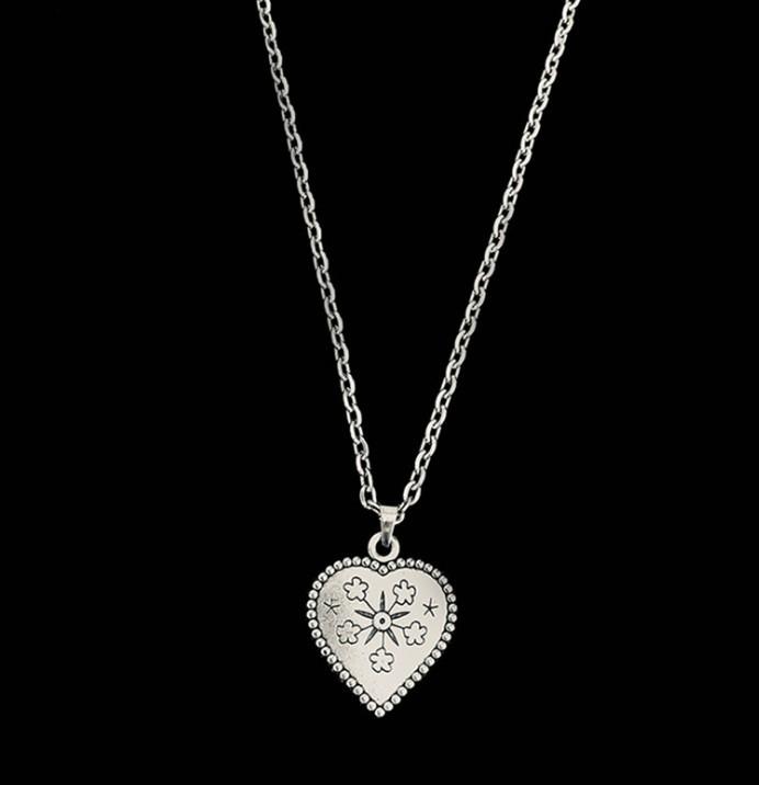Retro Vintage Heart Necklace for Women Sweet Cool Style Geometric Pendant Lockbone Chain Quality Neck Chain Alloy Material