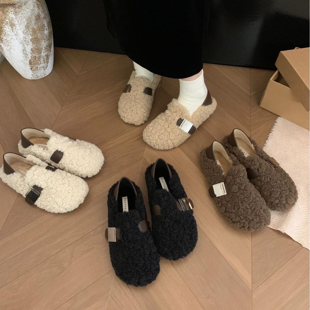 In the Autumn and Winter of 2026, the New Loafers Are Women's Warm and Plush Lamb Wool Shoes, and the Fairy Can Step On the Heel Belt Buckle Beans.