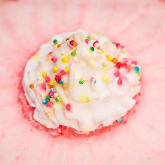 80G Cupcake Salt Bath Bombs Plants Extract Essential Oils Handmade Fizzies Ball Dry Skin Moisturizing Aromatherapy Shower Ball Women Spa