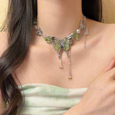 Colar verde de borboleta para menina com contas de imitação de cristal, corrente para clavícula com franja, colar requintado e moderno, presente para menina