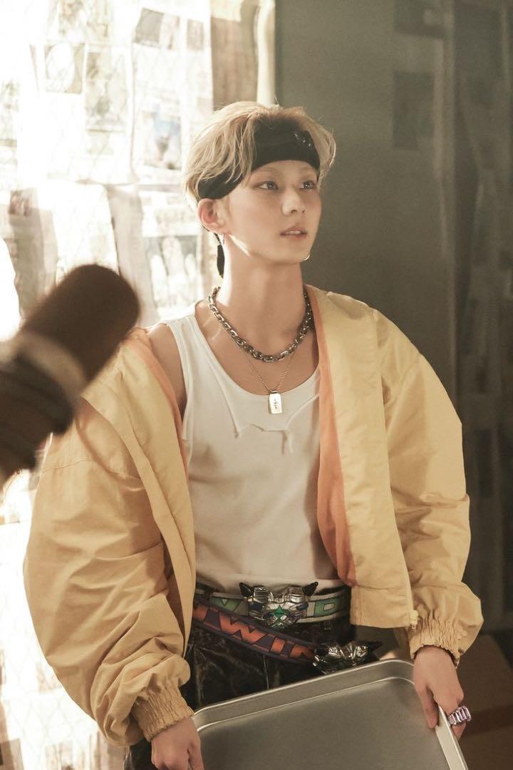 

[USED] Enhypen Jungwon wears Alexander Digenova in white