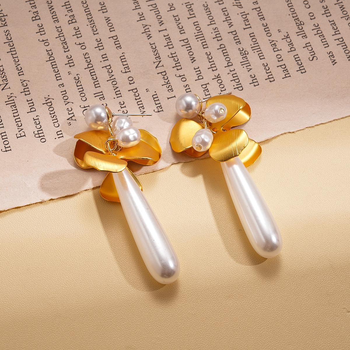 Wind imitation pearl irregular water drop shaped flower silver needle earrings elegant temperament earrings