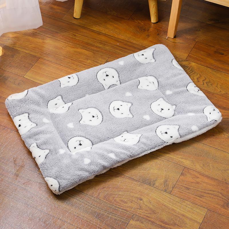 Cozy Pet Mat: Thick Warm Blanket & Bed for Dogs & Cats - Perfect for Winter, Autumn - Available In Small, Medium & Large Sizes
