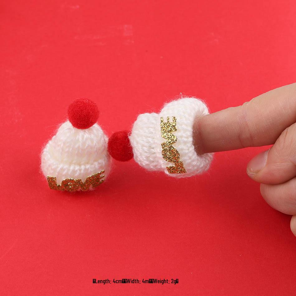 

DIY Knitted Christmas Mini Scarf & Pom-pom Hat for Dolls, Milk Tea, and Wine Bottles