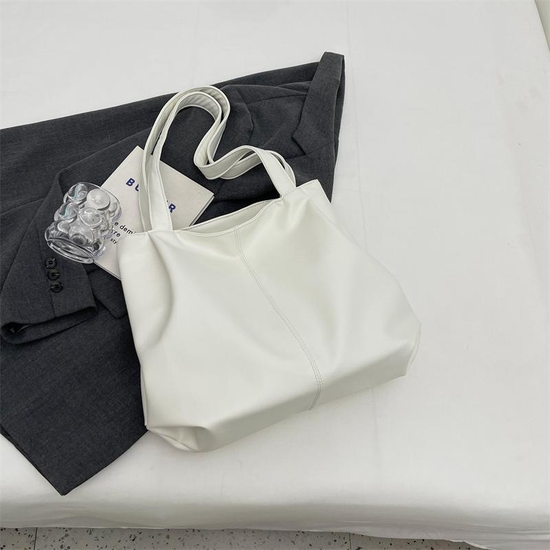 Retro large-capacity tote bag women's 2025 winter new fashionable portable commuter bag student class shoulder bag