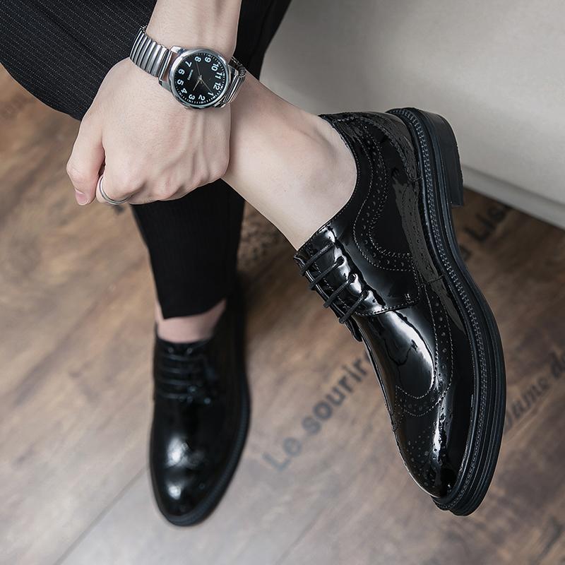 Fashion Italian Luxury Brand White Patent Leather Oxford Shoes Designer Men's Shoes Lace-up Loafers Thick Sole Pointed Toe Carved Shoes
