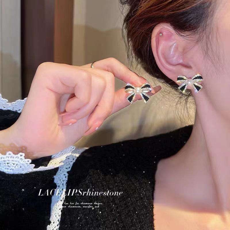 Fashion Geometric Bow Flower Pearl Earrings Women'S Premium Versatile Small Fragrant Wind Earrings