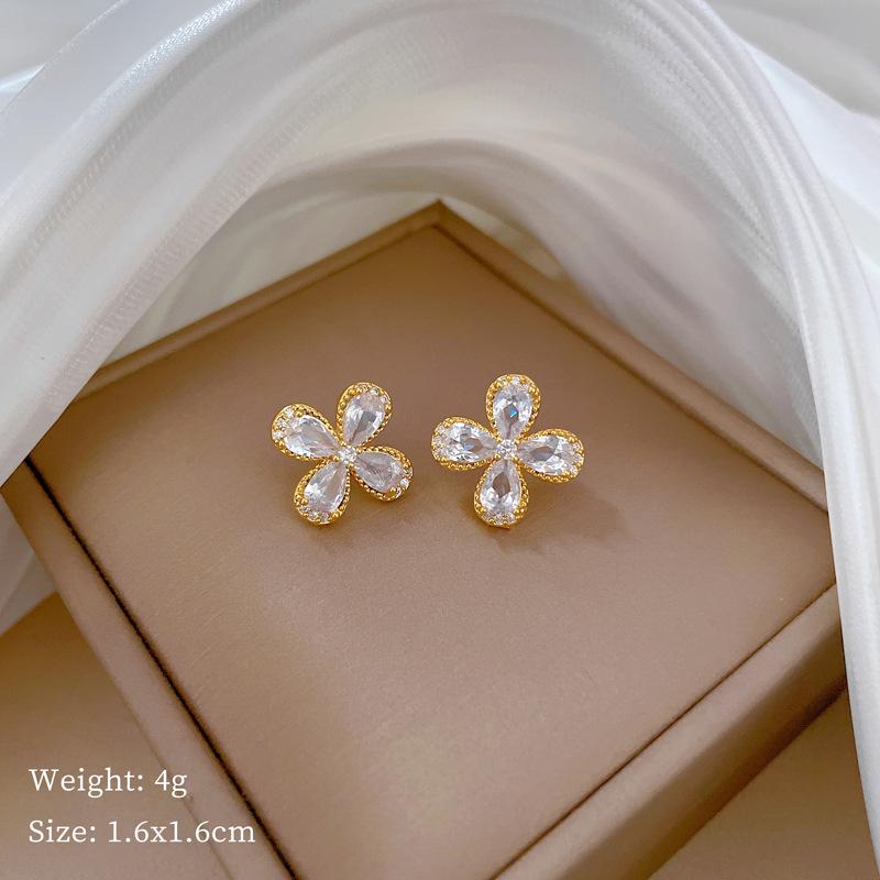 Zircon Lucky Grass Light Luxury Temperament Gorgeous Full Diamond Necklace Female Versatile Collarbone Chain Titanium Steel Chain