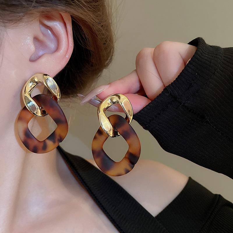 Silver Needle Resin Leather Leopard Geometric Flower Stud Earrings – High-End Autumn/Winter Fashion for Women