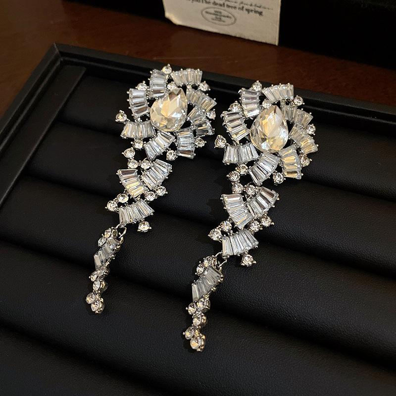 

Silver needle with diamonds,water drop splicing earrings, European and American ins exaggerated earrings,fashion ins light luxury temperament earrings