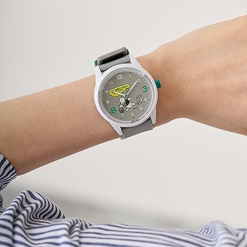 Q&Q SmileSolar Disney Collection Winnie the Pooh Watch, Solar, Analog, Waterproof, Urethane Strap, R00A-502VK